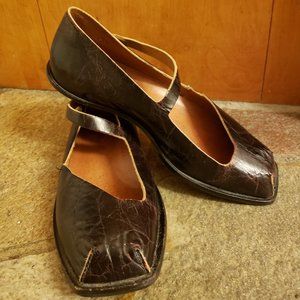 Cydwoq handmade leather Mary Jane Flats